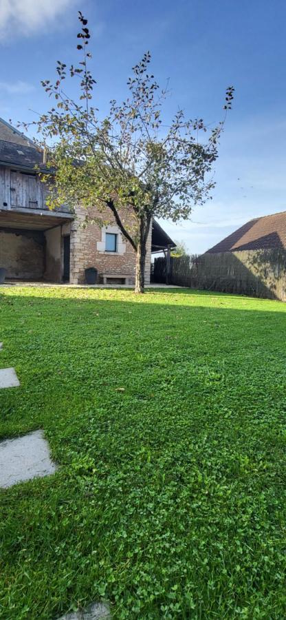 Le Gite Des Jardins Entrains-sur-Nohain Esterno foto