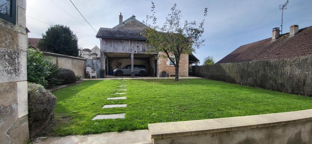 Le Gite Des Jardins Entrains-sur-Nohain Esterno foto